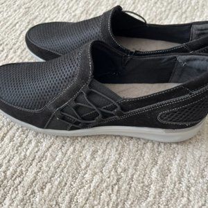 Black leather Walking Cradles shoes women size 8 NWOT slip on sneaker style